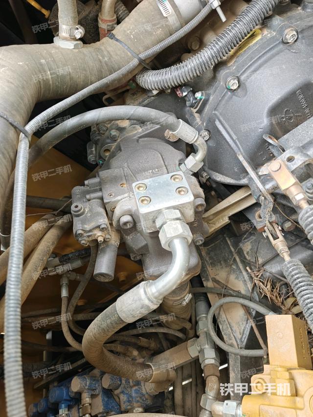 液壓泵斜45?左（大件艙室）