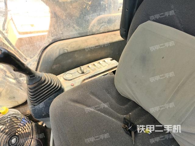 駕駛室左后45度(駕駛室部分) 駕駛室左后45度(駕駛室部分)