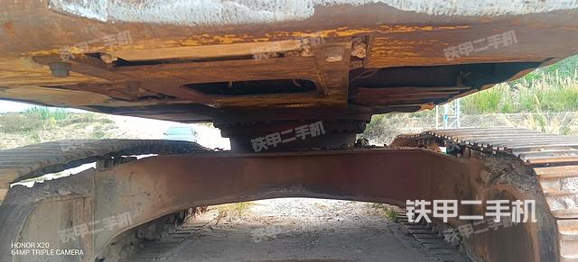 单侧履带整体(整机外观) 单侧履带整体(整机外观)