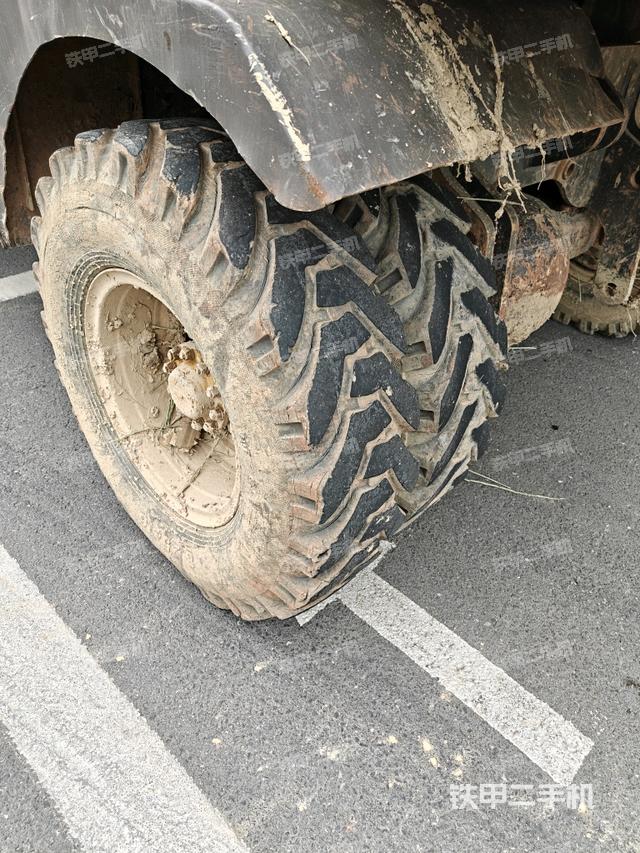 右驱动轮（行走机构）