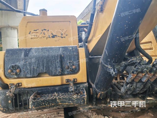 轉(zhuǎn)盤和下車架正前(工作和回轉(zhuǎn)裝置) 轉(zhuǎn)盤和下車架正前(工作和回轉(zhuǎn)裝置)