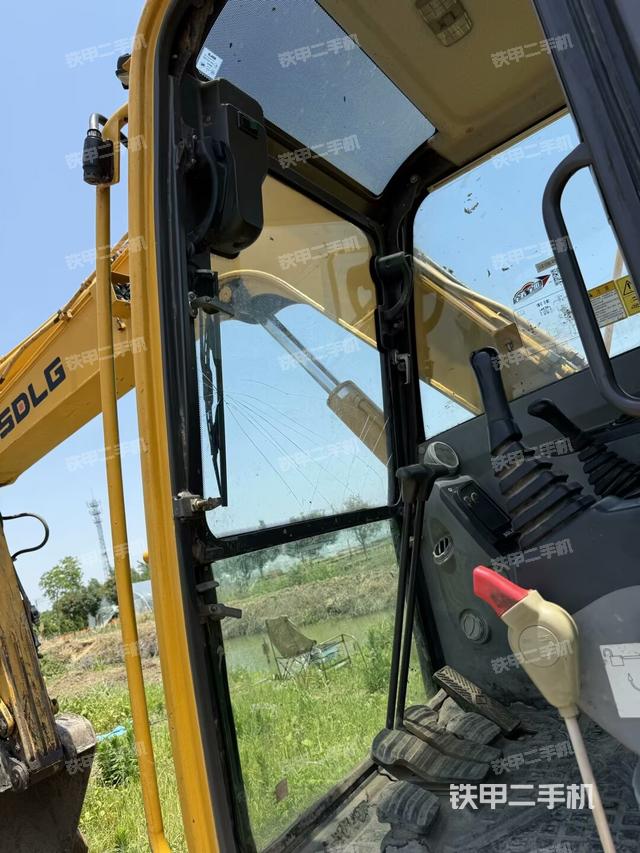 顶棚整体(驾驶室部分) 顶棚整体(驾驶室部分)