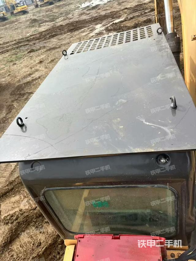 驾驶室顶部(整机外观) 驾驶室顶部(整机外观)