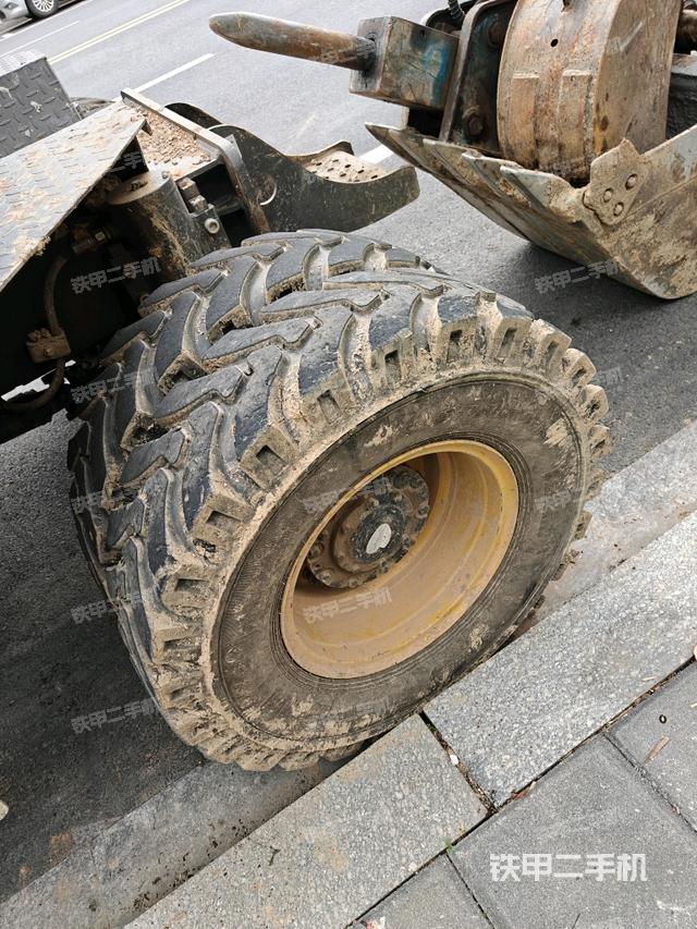 左導(dǎo)向輪（行走機(jī)構(gòu)）