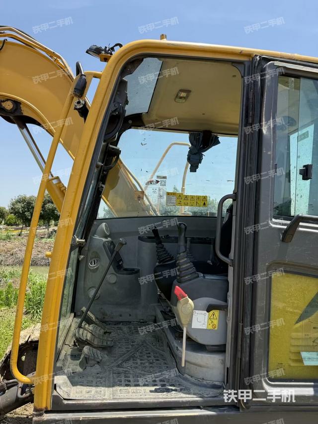 后窗玻璃角标(驾驶室部分) 后窗玻璃角标(驾驶室部分)