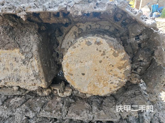 左驅(qū)動輪（行走機構(gòu)）