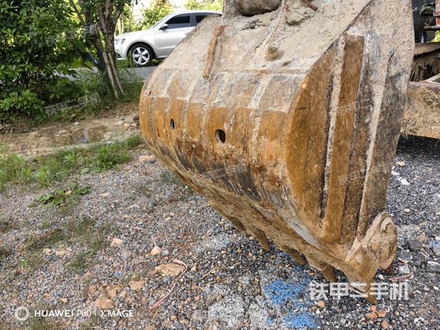 鏟斗右后整體(工作和回轉裝置) 鏟斗右后整體(工作和回轉裝置)