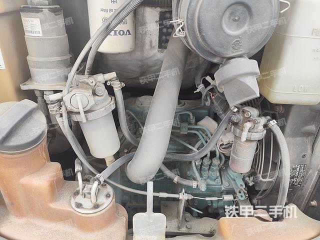 液壓泵艙室正面整體（整機(jī)外觀）