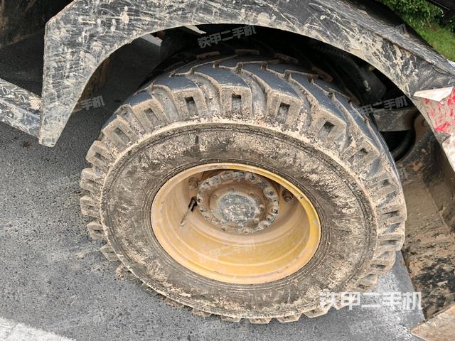 左驅(qū)動輪（行走機(jī)構(gòu)）