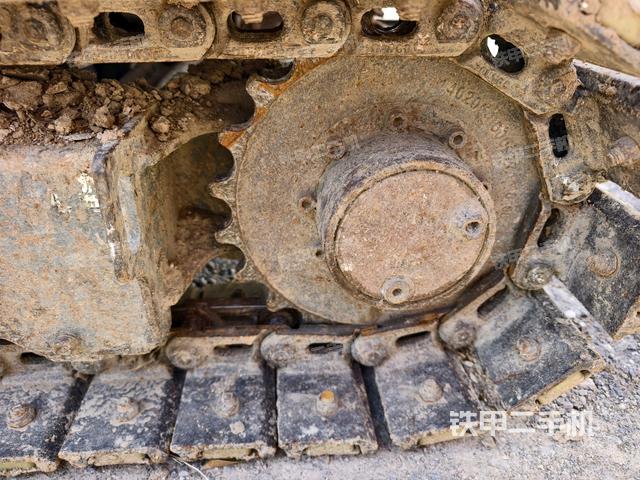 右驱动轮（行走机构）