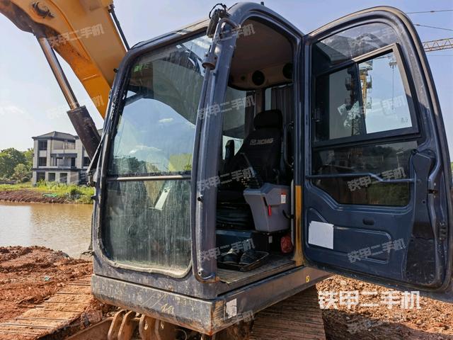 駕駛室整體（整機(jī)外觀）