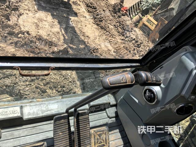 座椅左側(cè)控制臺/音響/含左手柄(駕駛室部分) 座椅左側(cè)控制臺/音響/含左手柄(駕駛室部分)