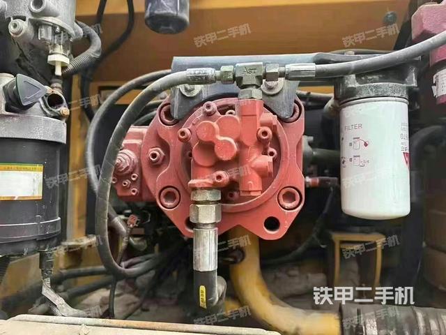 液壓泵艙室正面整體(整機(jī)外觀) 液壓泵艙室正面整體(整機(jī)外觀)