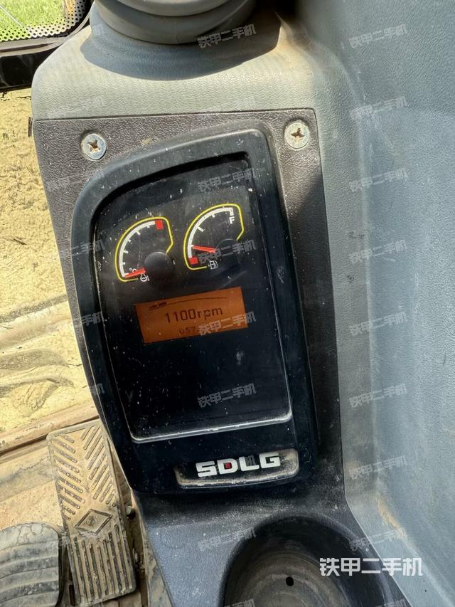 显示屏 (驾驶室部分) 显示屏 (驾驶室部分)