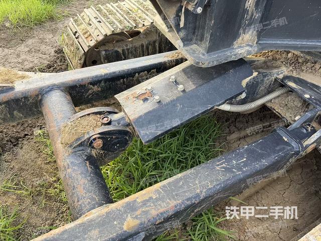 左側(cè)履帶整體?(行走機(jī)構(gòu)) 左側(cè)履帶整體?(行走機(jī)構(gòu))
