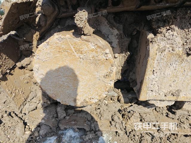 右驅(qū)動輪（行走機構(gòu)）