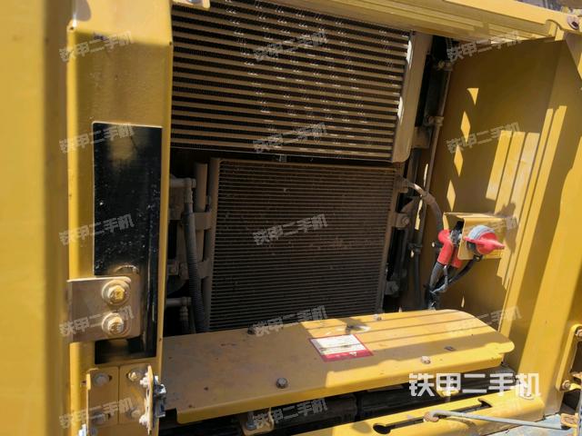 散熱器正面(大件艙室) 散熱器正面(大件艙室)