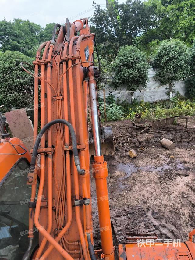 大臂背部俯視（工作和回轉(zhuǎn)裝置）