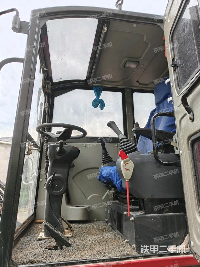 ?駕駛室正側(cè)（駕駛室部分）