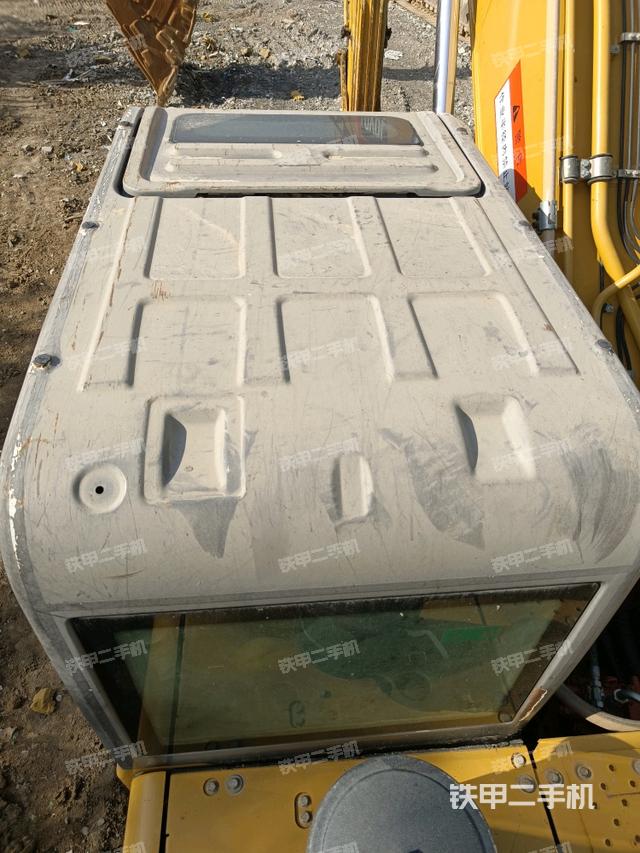 駕駛室頂部（整機外觀）