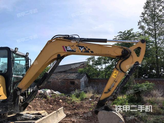 铲斗右后整体(工作和回转装置) 铲斗右后整体(工作和回转装置)