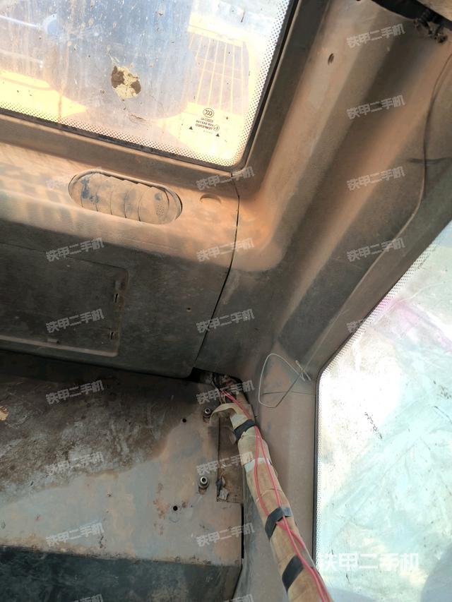 座椅右側控制臺/鑰匙門/油門/含右手柄(駕駛室部分) 座椅右側控制臺/鑰匙門/油門/含右手柄(駕駛室部分)