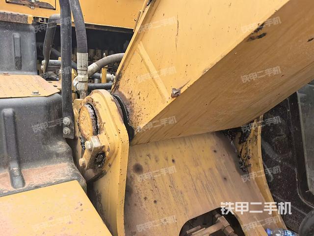 大臂根部?斜視(工作和回轉(zhuǎn)裝置) 大臂根部?斜視(工作和回轉(zhuǎn)裝置)