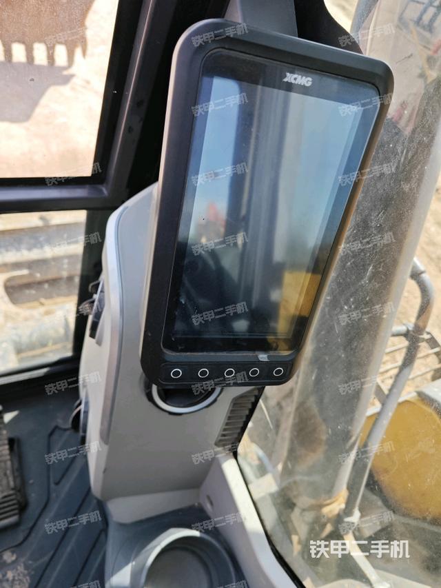 显示屏 (驾驶室部分) 显示屏 (驾驶室部分)