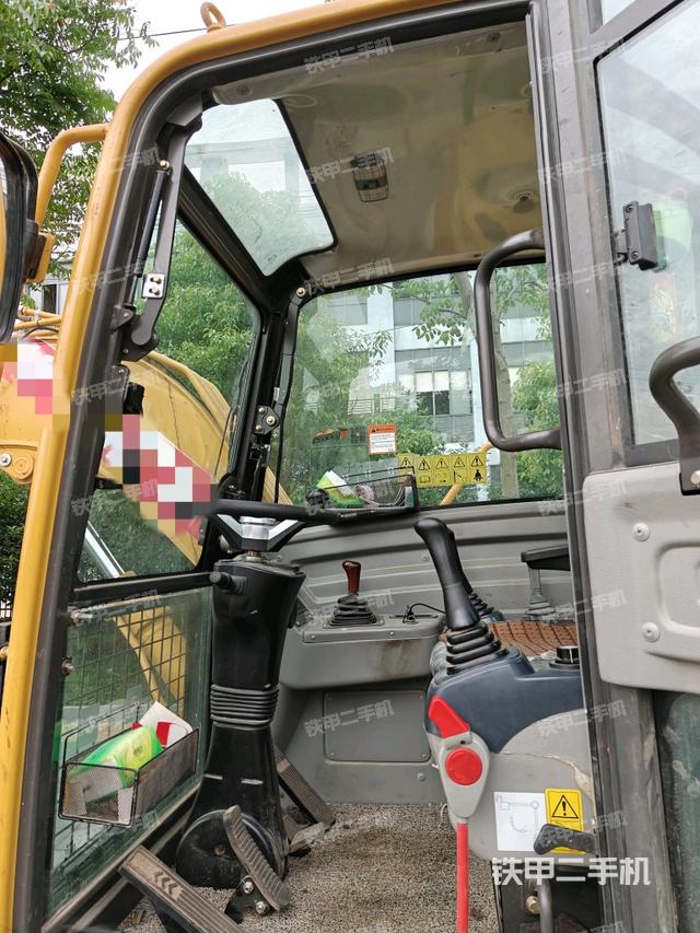 座椅右側(cè)控制臺/鑰匙門/油門/含右手柄（駕駛室部分）