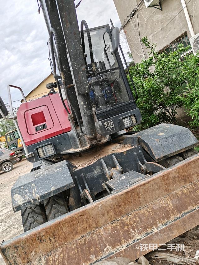 轉(zhuǎn)盤(pán)和下車(chē)架正前（工作和回轉(zhuǎn)裝置）