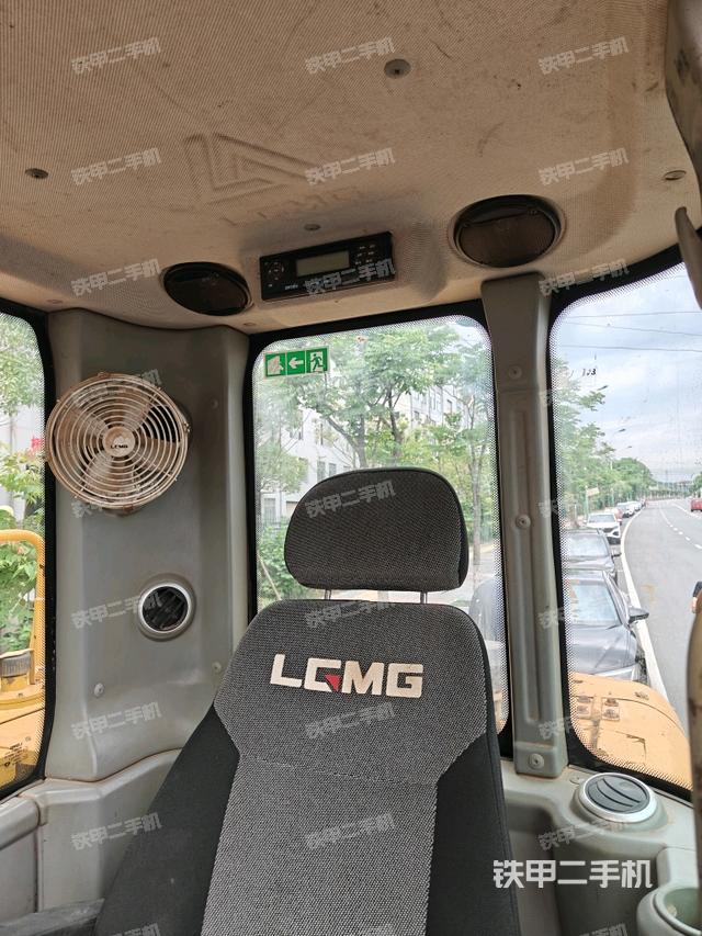 后窗玻璃角标（驾驶室部分）