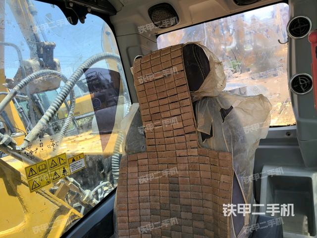 行走控制手柄和踏板?俯拍(駕駛室部分) 行走控制手柄和踏板?俯拍(駕駛室部分)
