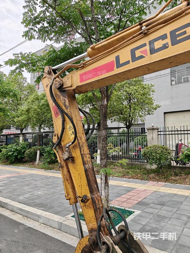 转盘和下车架正前（工作和回转装置）