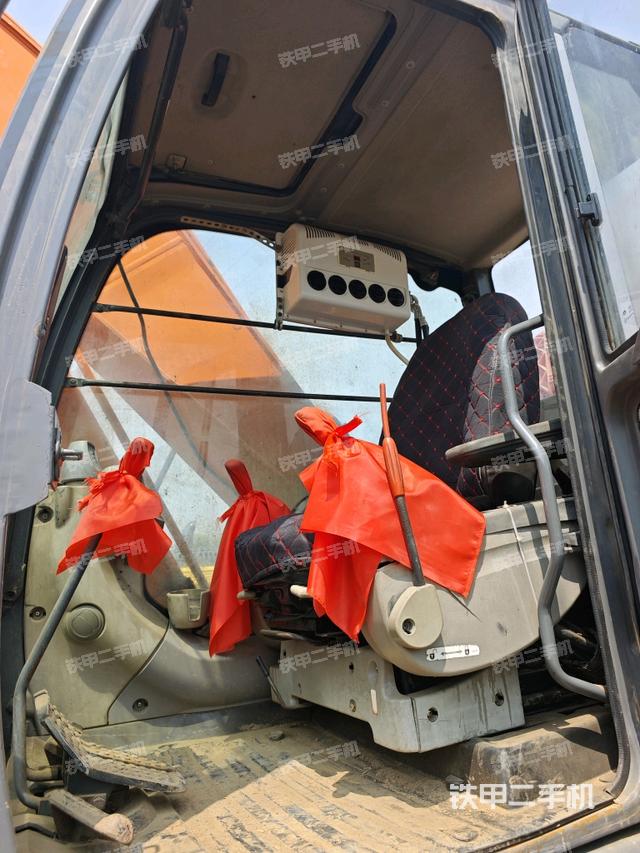 駕駛室整體(整機外觀) 駕駛室整體(整機外觀)