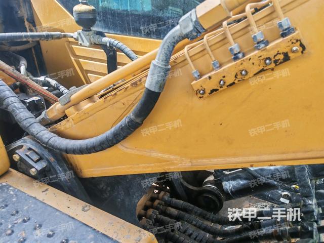 大臂根部?斜視(工作和回轉(zhuǎn)裝置) 大臂根部?斜視(工作和回轉(zhuǎn)裝置)