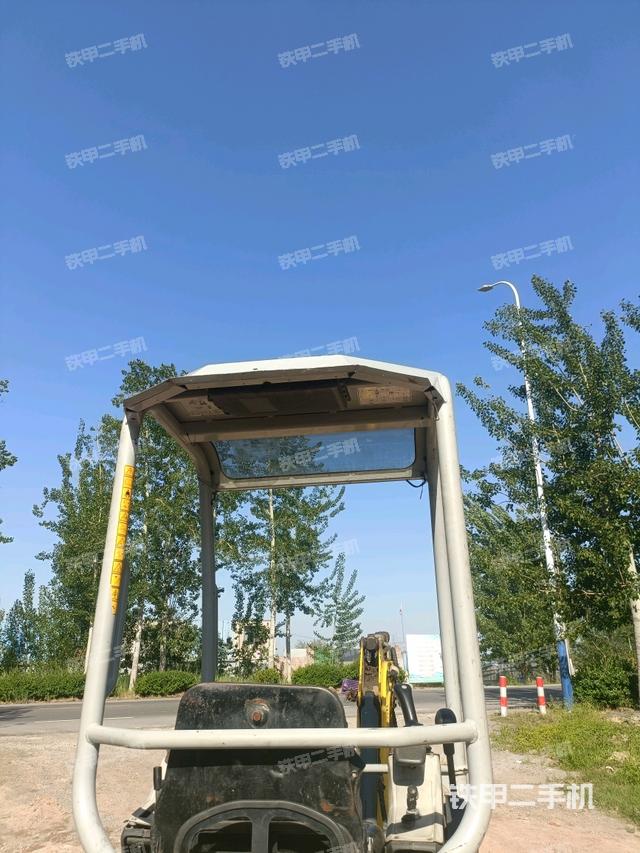 駕駛室頂部（整機(jī)外觀）