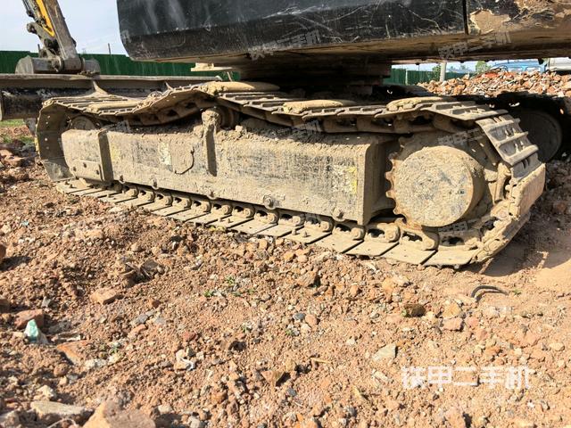 左侧履带整体 (行走机构) 左侧履带整体 (行走机构)