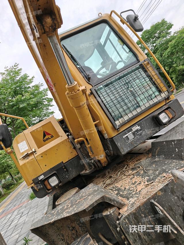 大臂油缸整體?豎拍（工作和回轉(zhuǎn)裝置）