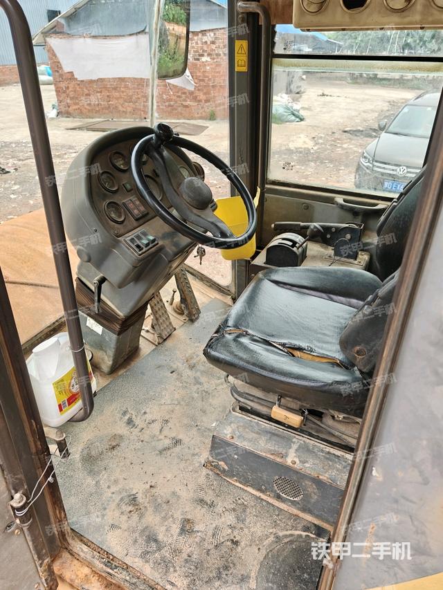 駕駛室工作臺（整機外觀及大件）