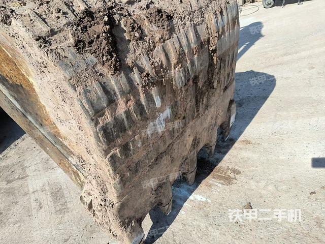 铲斗45度(工作和回转装置) 铲斗45度(工作和回转装置)