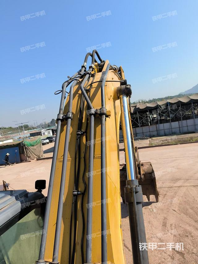 大臂背部俯视(工作和回转装置) 大臂背部俯视(工作和回转装置)