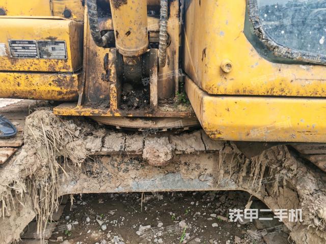 轉(zhuǎn)盤和下車架正前（工作和回轉(zhuǎn)裝置）