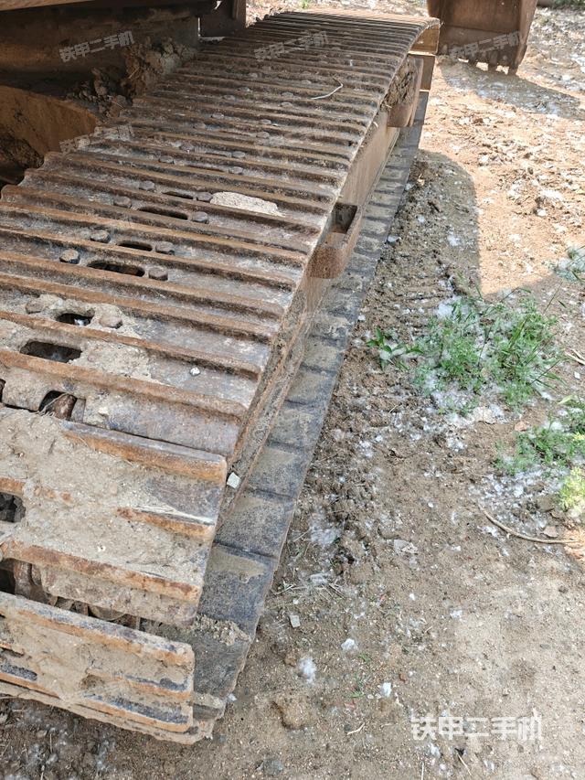 单侧履带整体(整机外观) 单侧履带整体(整机外观)