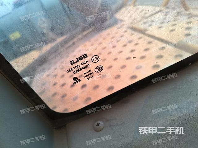 后窗玻璃角標(駕駛室部分) 后窗玻璃角標(駕駛室部分)