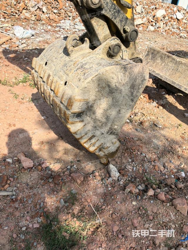 铲斗45度(工作和回转装置) 铲斗45度(工作和回转装置)