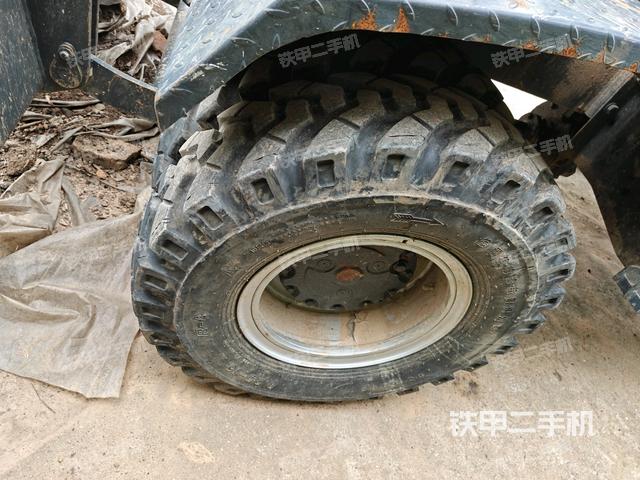 右驅(qū)動(dòng)輪（行走機(jī)構(gòu)）