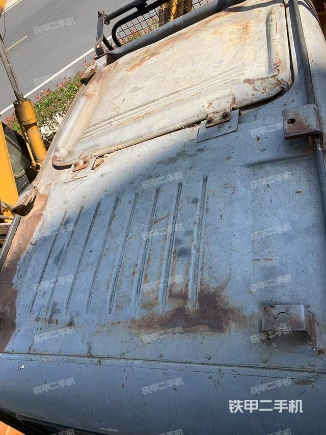 駕駛室頂部(整機外觀) 駕駛室頂部(整機外觀)