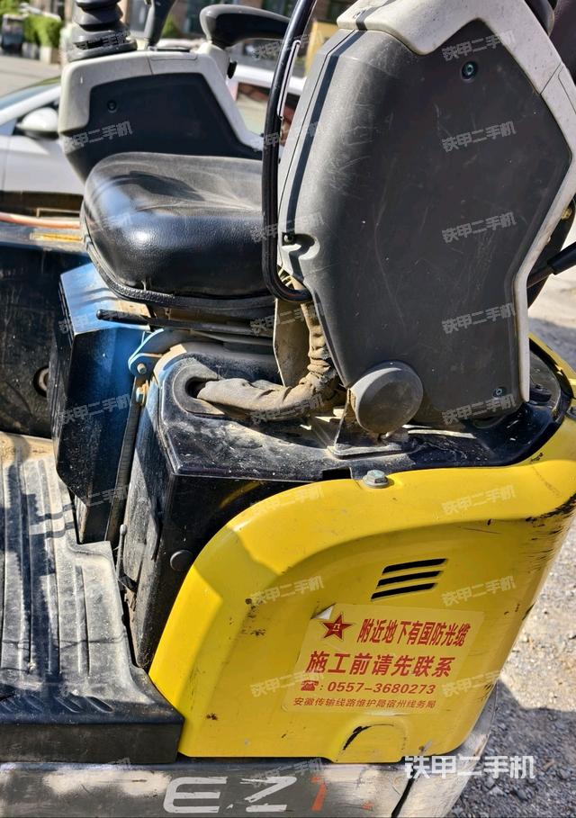 后窗玻璃角标（驾驶室部分）