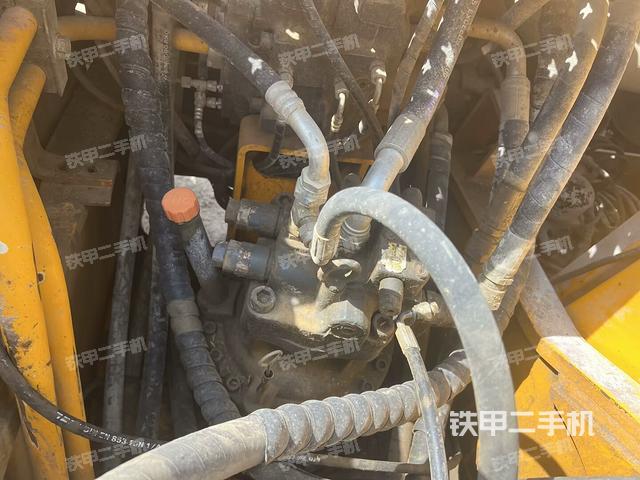 回转马达和主控阀（整机外观）