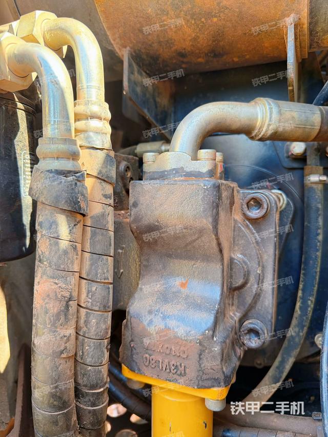 液壓泵艙室正面整體（整機(jī)外觀）